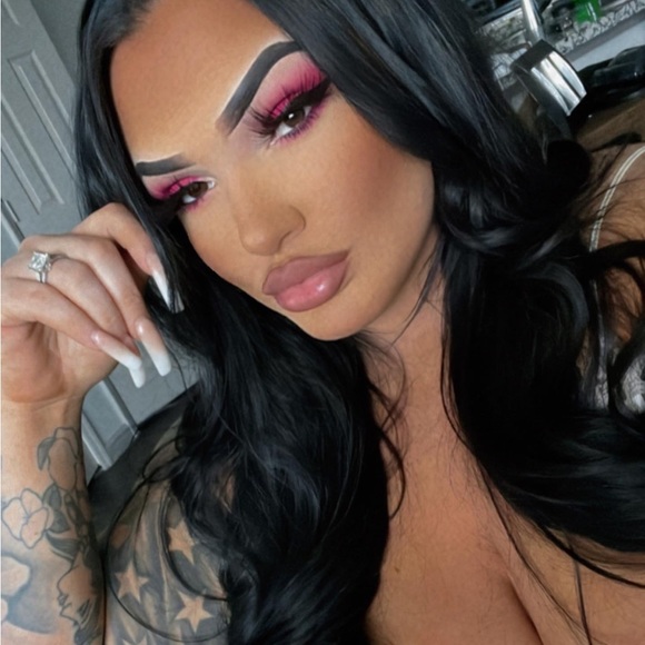 Meet your Posher, Antoinette - Picture 2 of 3